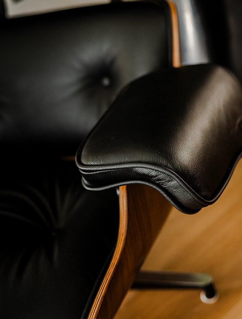 Eames Lounge Chair ottoman